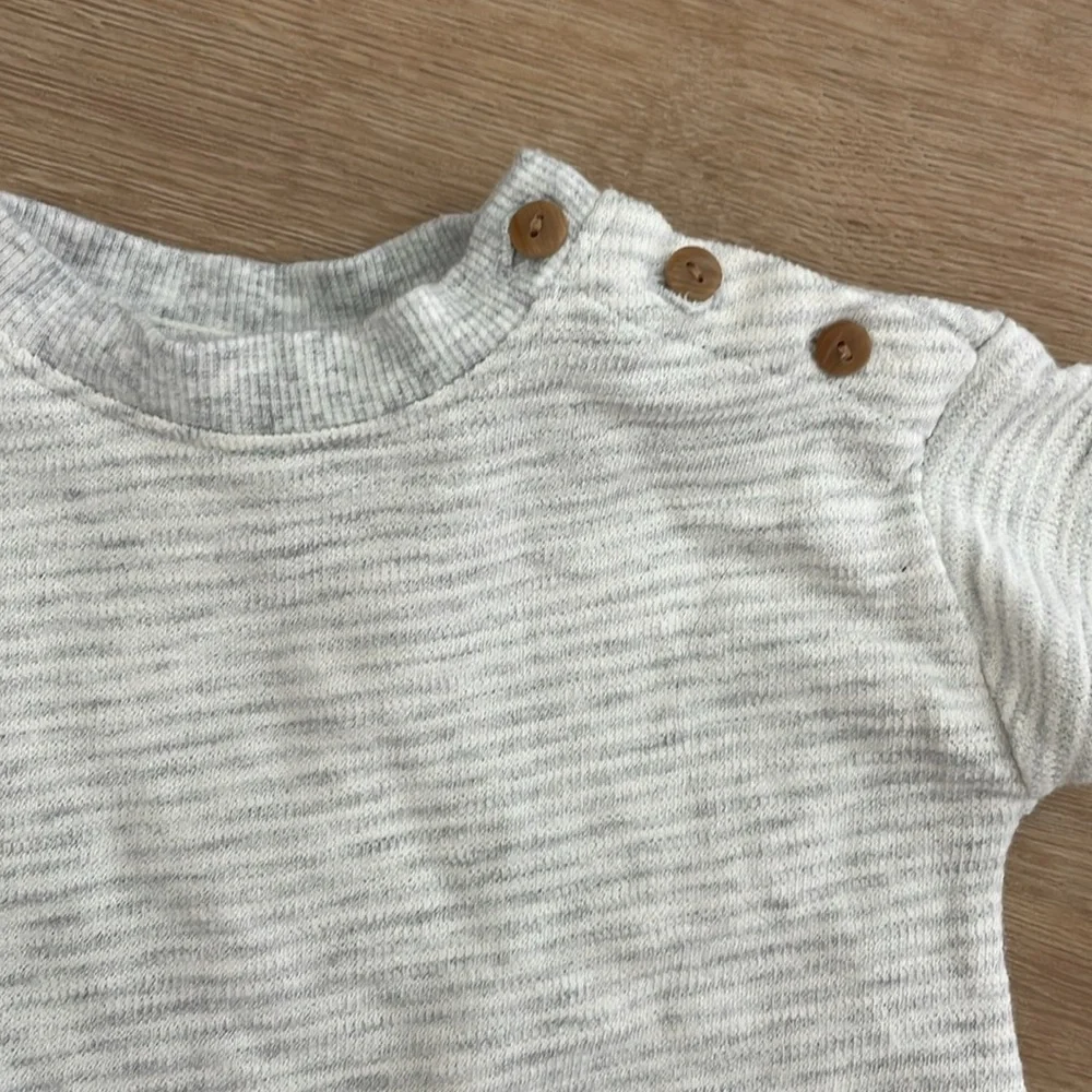 Old Navy T shirt